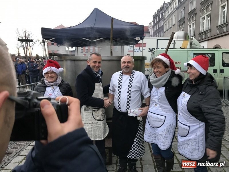 Zdjęcie w galerii na portalu naszraciborz.pl: Świąteczny raciborski bigos z poczęstunkiem od prezydenta FOTO i WIDEO wiadomości z regionu