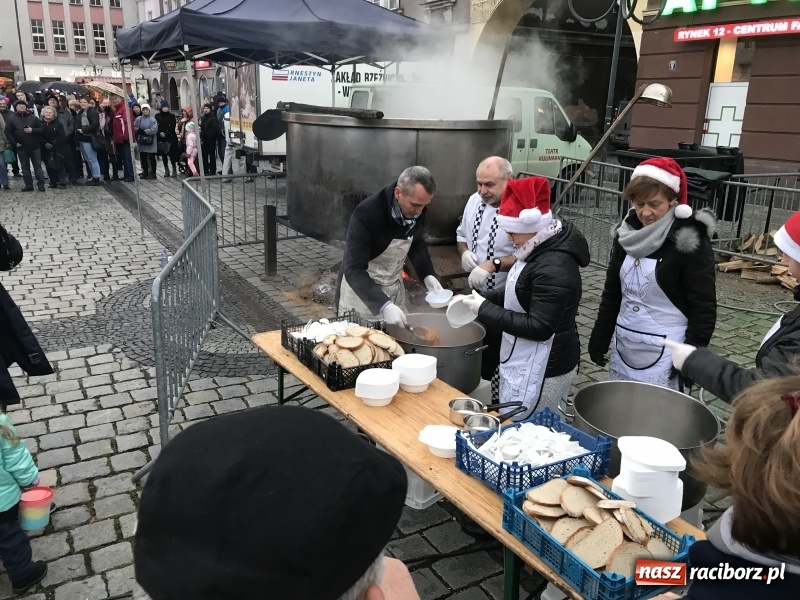 Zdjęcie w galerii na portalu naszraciborz.pl: Świąteczny raciborski bigos z poczęstunkiem od prezydenta FOTO i WIDEO wiadomości z regionu