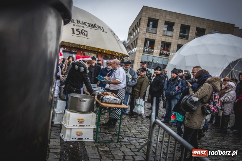 Zdjęcie w galerii na portalu naszraciborz.pl: Świąteczny raciborski bigos z poczęstunkiem od prezydenta FOTO i WIDEO wiadomości z regionu