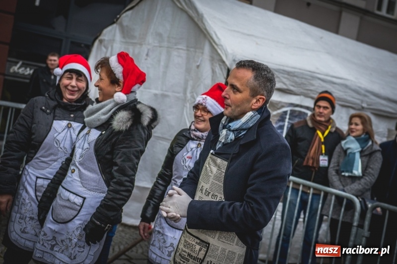 Zdjęcie w galerii na portalu naszraciborz.pl: Świąteczny raciborski bigos z poczęstunkiem od prezydenta FOTO i WIDEO wiadomości z regionu