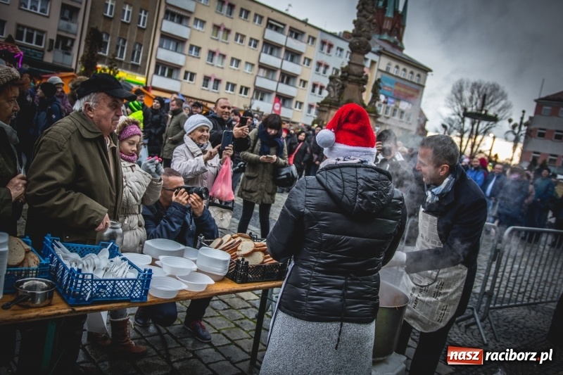 Zdjęcie w galerii na portalu naszraciborz.pl: Świąteczny raciborski bigos z poczęstunkiem od prezydenta FOTO i WIDEO wiadomości z regionu