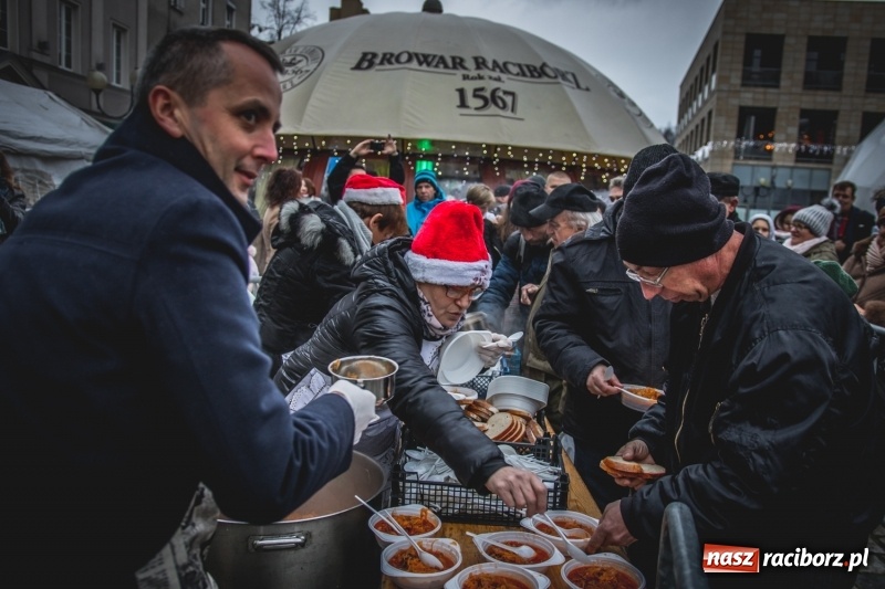 Zdjęcie w galerii na portalu naszraciborz.pl: Świąteczny raciborski bigos z poczęstunkiem od prezydenta FOTO i WIDEO wiadomości z regionu