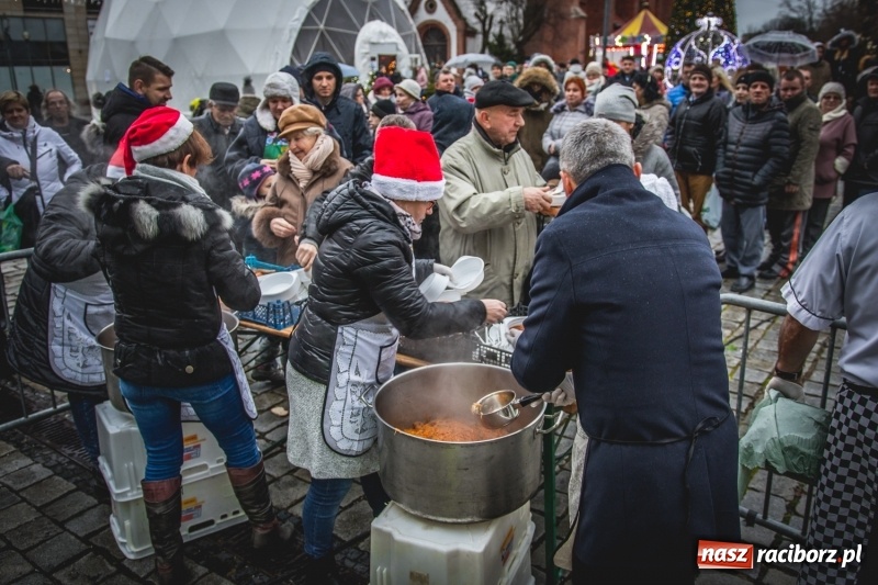 Zdjęcie w galerii na portalu naszraciborz.pl: Świąteczny raciborski bigos z poczęstunkiem od prezydenta FOTO i WIDEO wiadomości z regionu