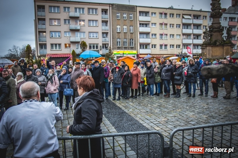 Zdjęcie w galerii na portalu naszraciborz.pl: Świąteczny raciborski bigos z poczęstunkiem od prezydenta FOTO i WIDEO wiadomości z regionu