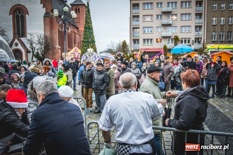 Zdjęcie w galerii na portalu naszraciborz.pl: Świąteczny raciborski bigos z poczęstunkiem od prezydenta FOTO i WIDEO wiadomości z regionu