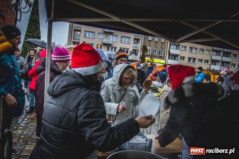 Zdjęcie w galerii na portalu naszraciborz.pl: Świąteczny raciborski bigos z poczęstunkiem od prezydenta FOTO i WIDEO wiadomości z regionu