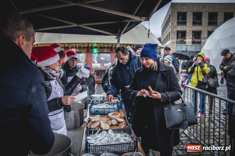 Zdjęcie w galerii na portalu naszraciborz.pl: Świąteczny raciborski bigos z poczęstunkiem od prezydenta FOTO i WIDEO wiadomości z regionu
