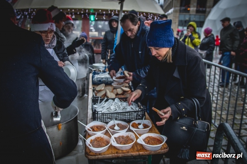 Zdjęcie w galerii na portalu naszraciborz.pl: Świąteczny raciborski bigos z poczęstunkiem od prezydenta FOTO i WIDEO wiadomości z regionu
