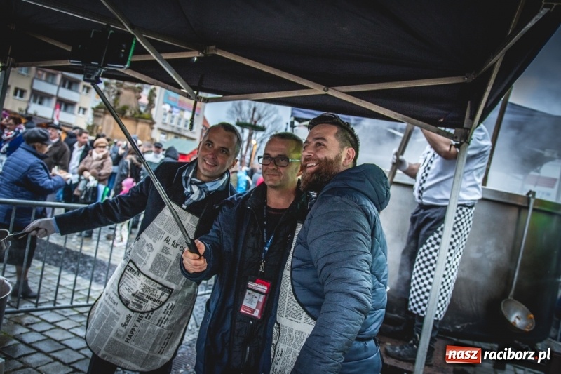 Zdjęcie w galerii na portalu naszraciborz.pl: Świąteczny raciborski bigos z poczęstunkiem od prezydenta FOTO i WIDEO wiadomości z regionu