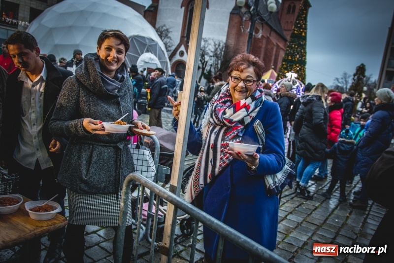 Zdjęcie w galerii na portalu naszraciborz.pl: Świąteczny raciborski bigos z poczęstunkiem od prezydenta FOTO i WIDEO wiadomości z regionu
