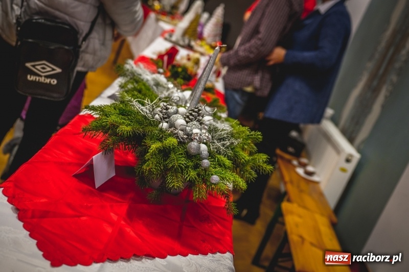 Zdjęcie w galerii na portalu naszraciborz.pl: Smaczne pączki i dzieci na scenie, czyli świątecznie w Bolesławiu  wiadomości z regionu