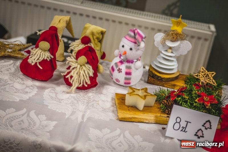 Zdjęcie w galerii na portalu naszraciborz.pl: Smaczne pączki i dzieci na scenie, czyli świątecznie w Bolesławiu  wiadomości z regionu