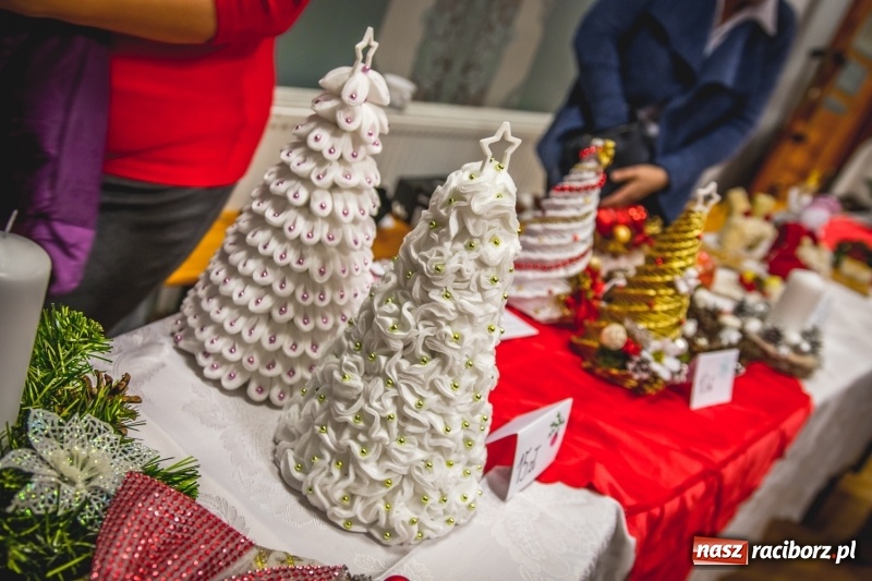 Zdjęcie w galerii na portalu naszraciborz.pl: Smaczne pączki i dzieci na scenie, czyli świątecznie w Bolesławiu  wiadomości z regionu