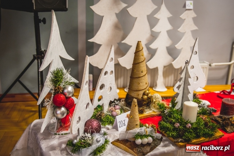 Zdjęcie w galerii na portalu naszraciborz.pl: Smaczne pączki i dzieci na scenie, czyli świątecznie w Bolesławiu  wiadomości z regionu