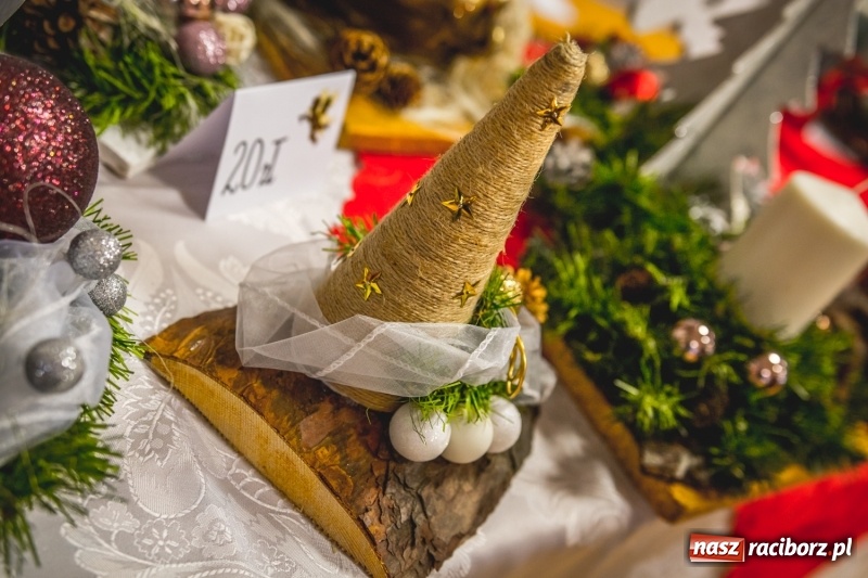 Zdjęcie w galerii na portalu naszraciborz.pl: Smaczne pączki i dzieci na scenie, czyli świątecznie w Bolesławiu  wiadomości z regionu