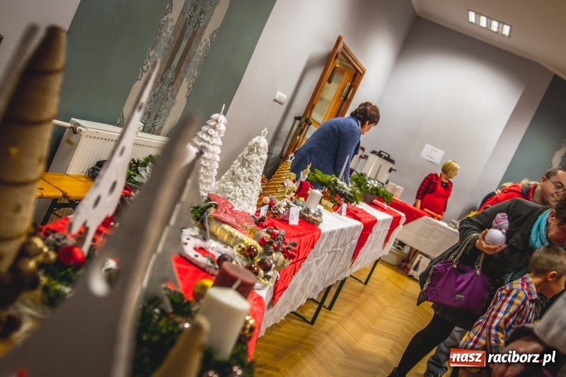 Zdjęcie w galerii na portalu naszraciborz.pl: Smaczne pączki i dzieci na scenie, czyli świątecznie w Bolesławiu  wiadomości z regionu