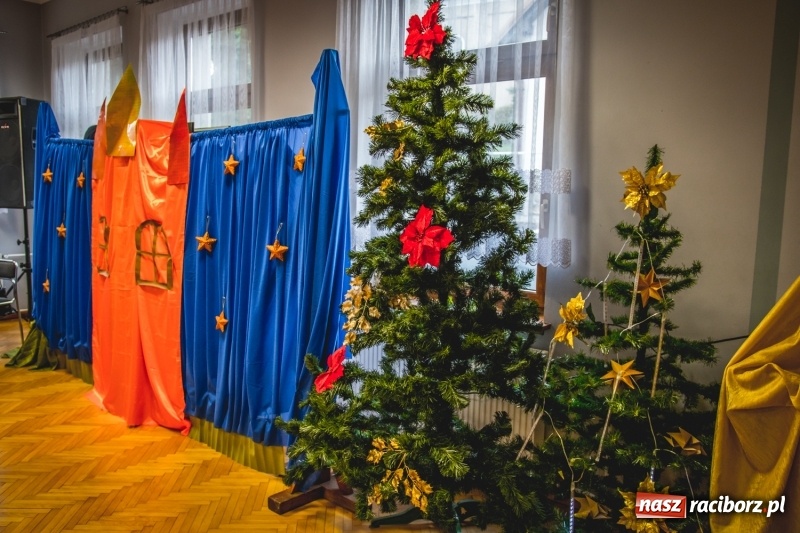 Zdjęcie w galerii na portalu naszraciborz.pl: Smaczne pączki i dzieci na scenie, czyli świątecznie w Bolesławiu  wiadomości z regionu