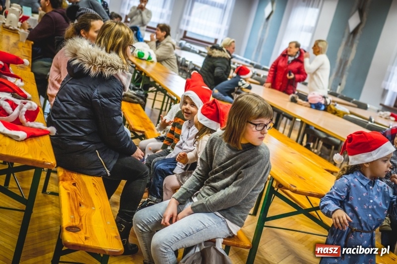 Zdjęcie w galerii na portalu naszraciborz.pl: Smaczne pączki i dzieci na scenie, czyli świątecznie w Bolesławiu  wiadomości z regionu