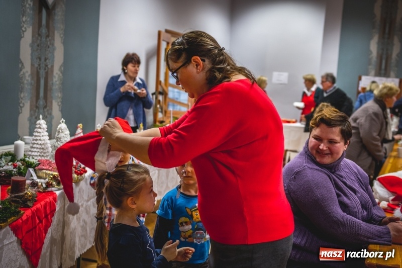 Zdjęcie w galerii na portalu naszraciborz.pl: Smaczne pączki i dzieci na scenie, czyli świątecznie w Bolesławiu  wiadomości z regionu