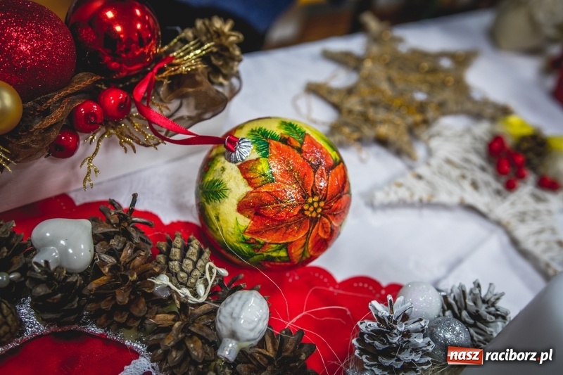 Zdjęcie w galerii na portalu naszraciborz.pl: Smaczne pączki i dzieci na scenie, czyli świątecznie w Bolesławiu  wiadomości z regionu