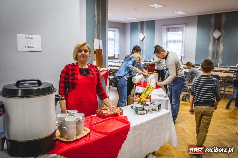 Zdjęcie w galerii na portalu naszraciborz.pl: Smaczne pączki i dzieci na scenie, czyli świątecznie w Bolesławiu  wiadomości z regionu