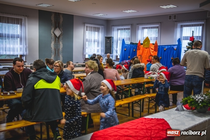 Zdjęcie w galerii na portalu naszraciborz.pl: Smaczne pączki i dzieci na scenie, czyli świątecznie w Bolesławiu  wiadomości z regionu