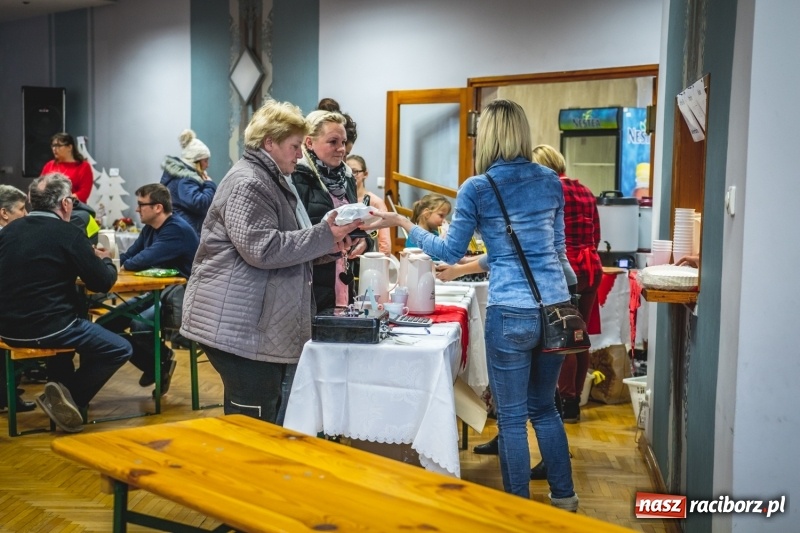 Zdjęcie w galerii na portalu naszraciborz.pl: Smaczne pączki i dzieci na scenie, czyli świątecznie w Bolesławiu  wiadomości z regionu