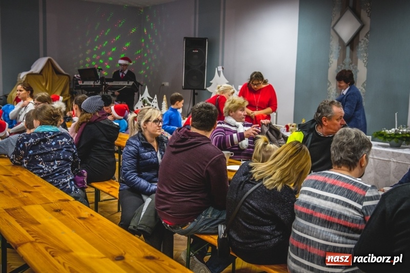 Zdjęcie w galerii na portalu naszraciborz.pl: Smaczne pączki i dzieci na scenie, czyli świątecznie w Bolesławiu  wiadomości z regionu