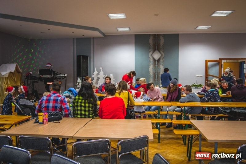 Zdjęcie w galerii na portalu naszraciborz.pl: Smaczne pączki i dzieci na scenie, czyli świątecznie w Bolesławiu  wiadomości z regionu