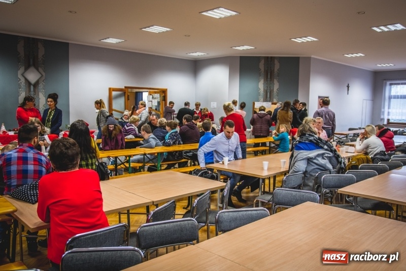 Zdjęcie w galerii na portalu naszraciborz.pl: Smaczne pączki i dzieci na scenie, czyli świątecznie w Bolesławiu  wiadomości z regionu