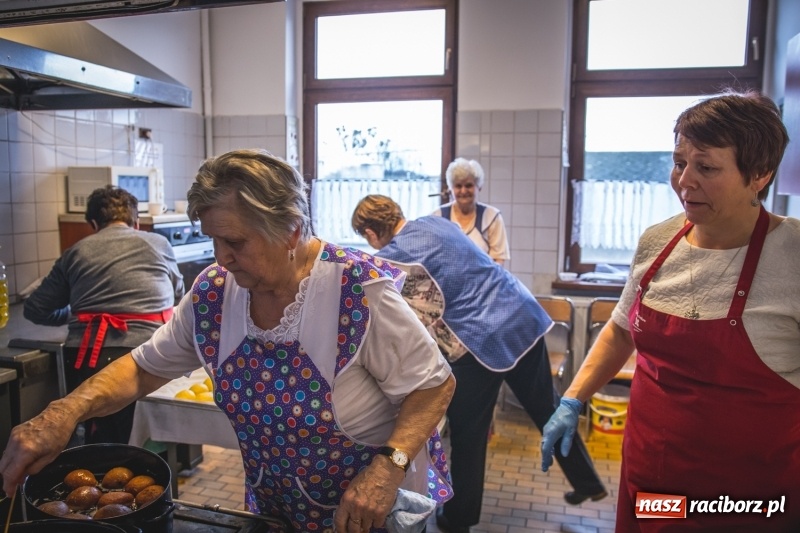 Zdjęcie w galerii na portalu naszraciborz.pl: Smaczne pączki i dzieci na scenie, czyli świątecznie w Bolesławiu  wiadomości z regionu