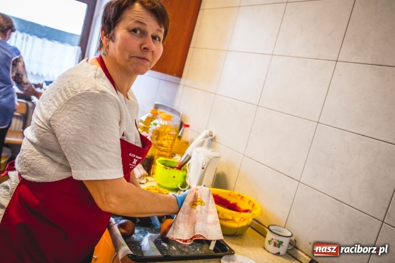 Zdjęcie w galerii na portalu naszraciborz.pl: Smaczne pączki i dzieci na scenie, czyli świątecznie w Bolesławiu  wiadomości z regionu