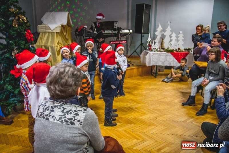 Zdjęcie w galerii na portalu naszraciborz.pl: Smaczne pączki i dzieci na scenie, czyli świątecznie w Bolesławiu  wiadomości z regionu