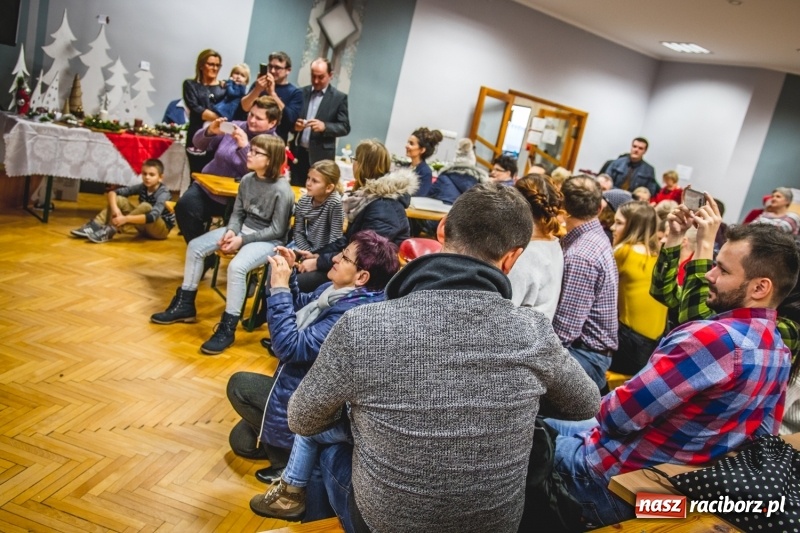 Zdjęcie w galerii na portalu naszraciborz.pl: Smaczne pączki i dzieci na scenie, czyli świątecznie w Bolesławiu  wiadomości z regionu