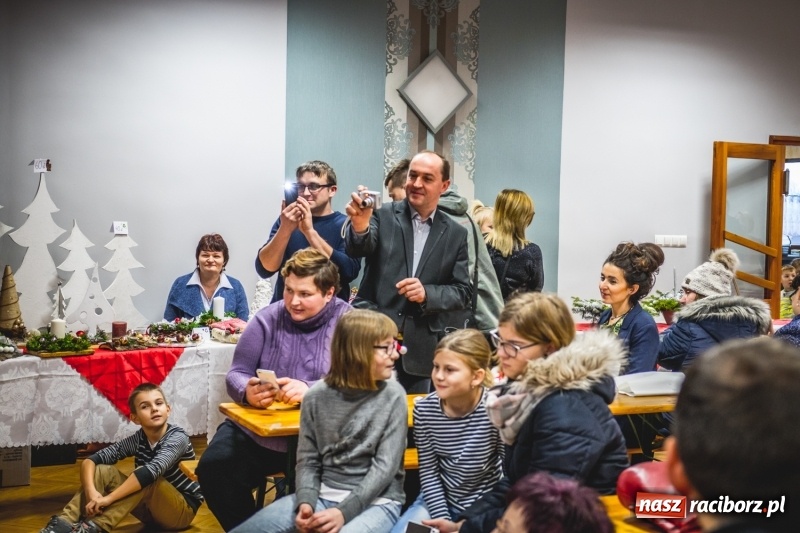 Zdjęcie w galerii na portalu naszraciborz.pl: Smaczne pączki i dzieci na scenie, czyli świątecznie w Bolesławiu  wiadomości z regionu