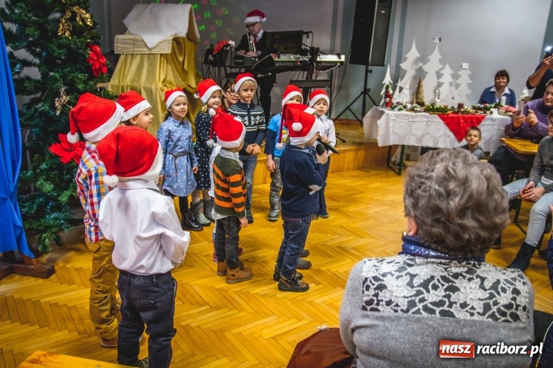 Zdjęcie w galerii na portalu naszraciborz.pl: Smaczne pączki i dzieci na scenie, czyli świątecznie w Bolesławiu  wiadomości z regionu