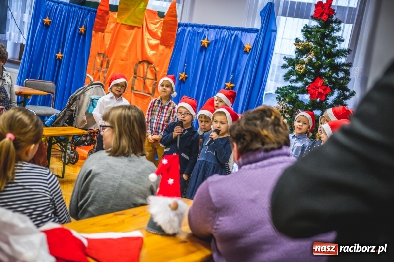 Zdjęcie w galerii na portalu naszraciborz.pl: Smaczne pączki i dzieci na scenie, czyli świątecznie w Bolesławiu  wiadomości z regionu