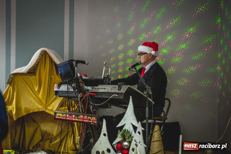 Zdjęcie w galerii na portalu naszraciborz.pl: Smaczne pączki i dzieci na scenie, czyli świątecznie w Bolesławiu  wiadomości z regionu