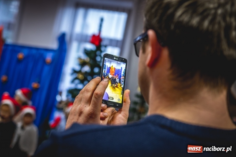 Zdjęcie w galerii na portalu naszraciborz.pl: Smaczne pączki i dzieci na scenie, czyli świątecznie w Bolesławiu  wiadomości z regionu