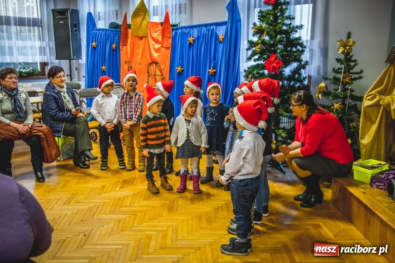Zdjęcie w galerii na portalu naszraciborz.pl: Smaczne pączki i dzieci na scenie, czyli świątecznie w Bolesławiu  wiadomości z regionu