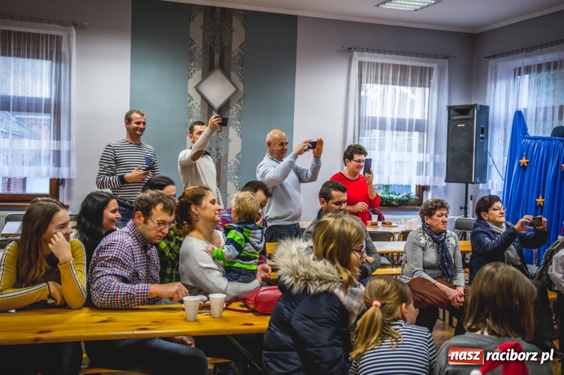 Zdjęcie w galerii na portalu naszraciborz.pl: Smaczne pączki i dzieci na scenie, czyli świątecznie w Bolesławiu  wiadomości z regionu