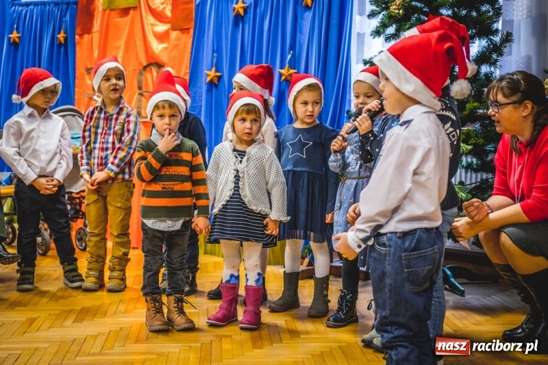 Zdjęcie w galerii na portalu naszraciborz.pl: Smaczne pączki i dzieci na scenie, czyli świątecznie w Bolesławiu  wiadomości z regionu