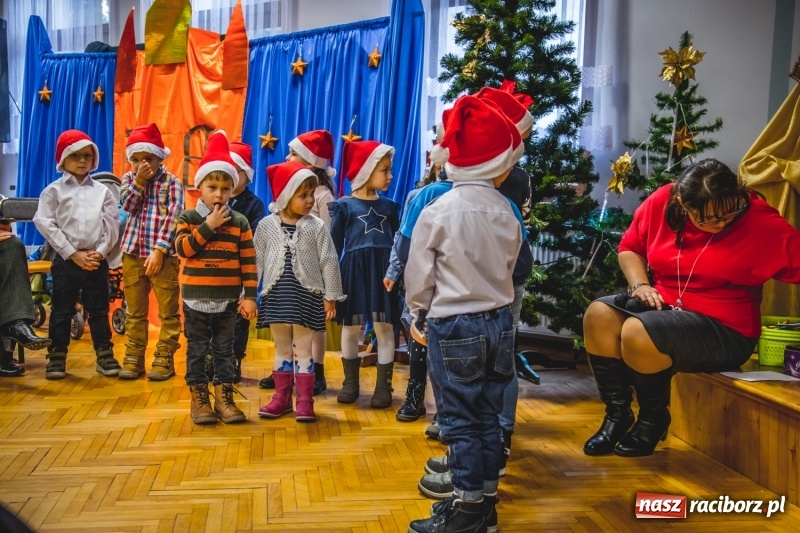 Zdjęcie w galerii na portalu naszraciborz.pl: Smaczne pączki i dzieci na scenie, czyli świątecznie w Bolesławiu  wiadomości z regionu
