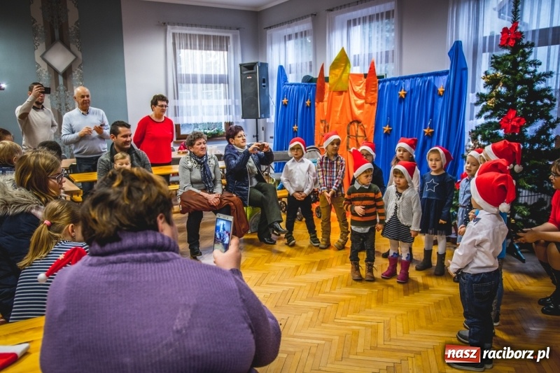 Zdjęcie w galerii na portalu naszraciborz.pl: Smaczne pączki i dzieci na scenie, czyli świątecznie w Bolesławiu  wiadomości z regionu