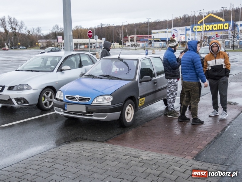 Zdjęcie w galerii na portalu naszraciborz.pl: Zlot i zbiórka na schronisko na parkingu Auchan  wiadomości z regionu