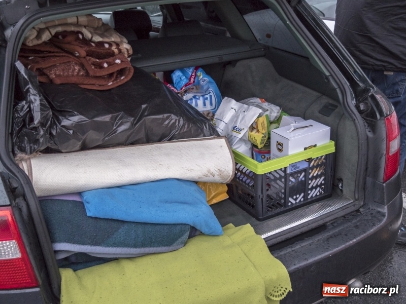 Zdjęcie w galerii na portalu naszraciborz.pl: Zlot i zbiórka na schronisko na parkingu Auchan  wiadomości z regionu