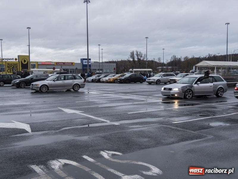 Zdjęcie w galerii na portalu naszraciborz.pl: Zlot i zbiórka na schronisko na parkingu Auchan  wiadomości z regionu