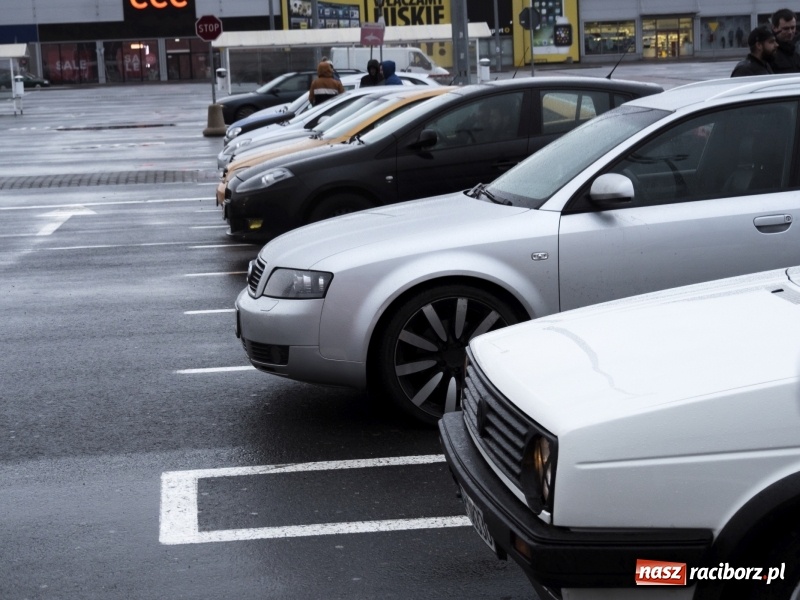 Zdjęcie w galerii na portalu naszraciborz.pl: Zlot i zbiórka na schronisko na parkingu Auchan  wiadomości z regionu
