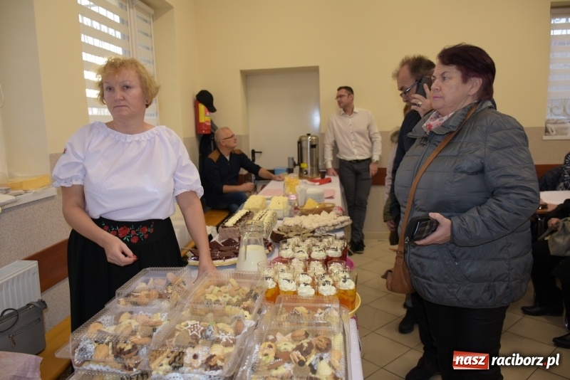 Zdjęcie w galerii na portalu naszraciborz.pl: Kiermasz z Mikołajem w Chałupkach  wiadomości z regionu