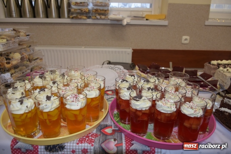 Zdjęcie w galerii na portalu naszraciborz.pl: Kiermasz z Mikołajem w Chałupkach  wiadomości z regionu